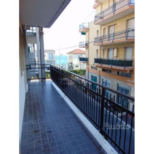 BILOCALE con balconata VISTA MARE