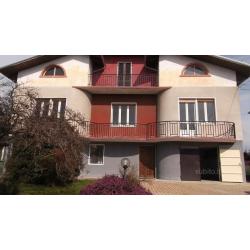 Casa singola con giardino zona residenziale