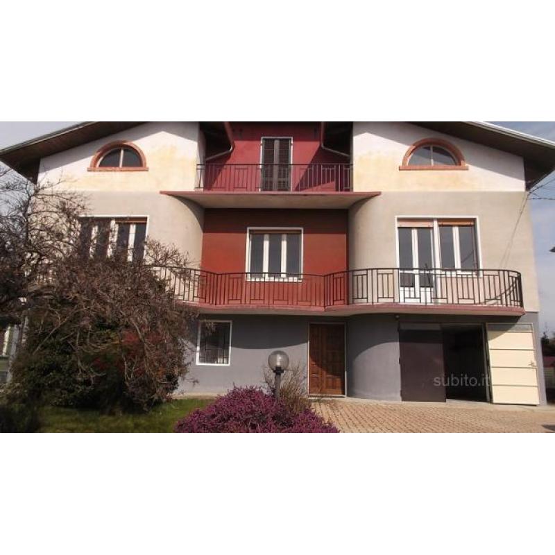 Casa singola con giardino zona residenziale