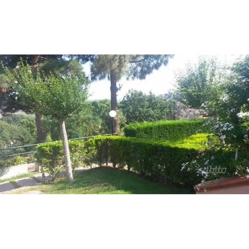 Villa con ampio giardino