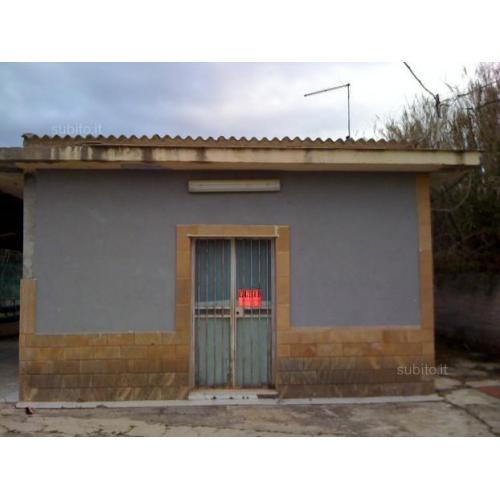 Villino con ampio terreno, luce, trivella ecc
