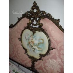 Testata letto con giroletto con piedini