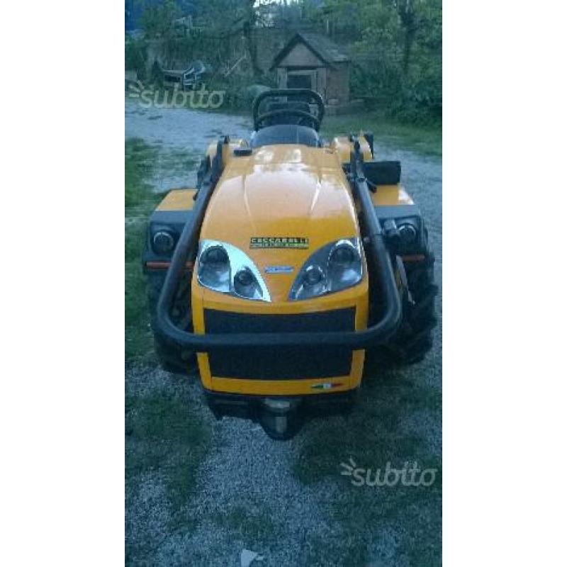 Trattore nuovo completo di accessori