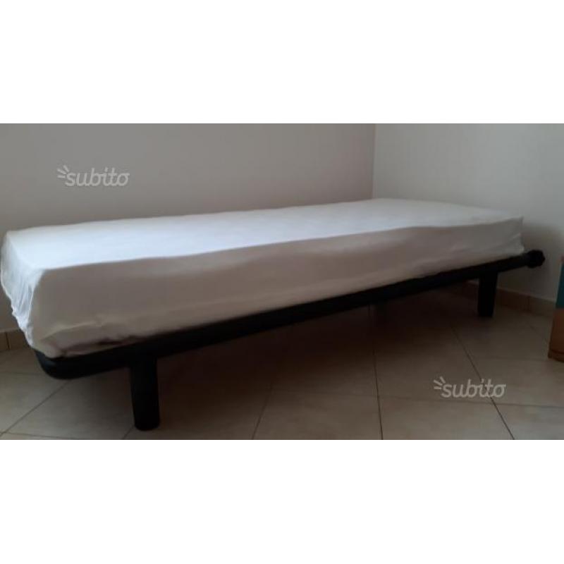 Letto singolo con materasso