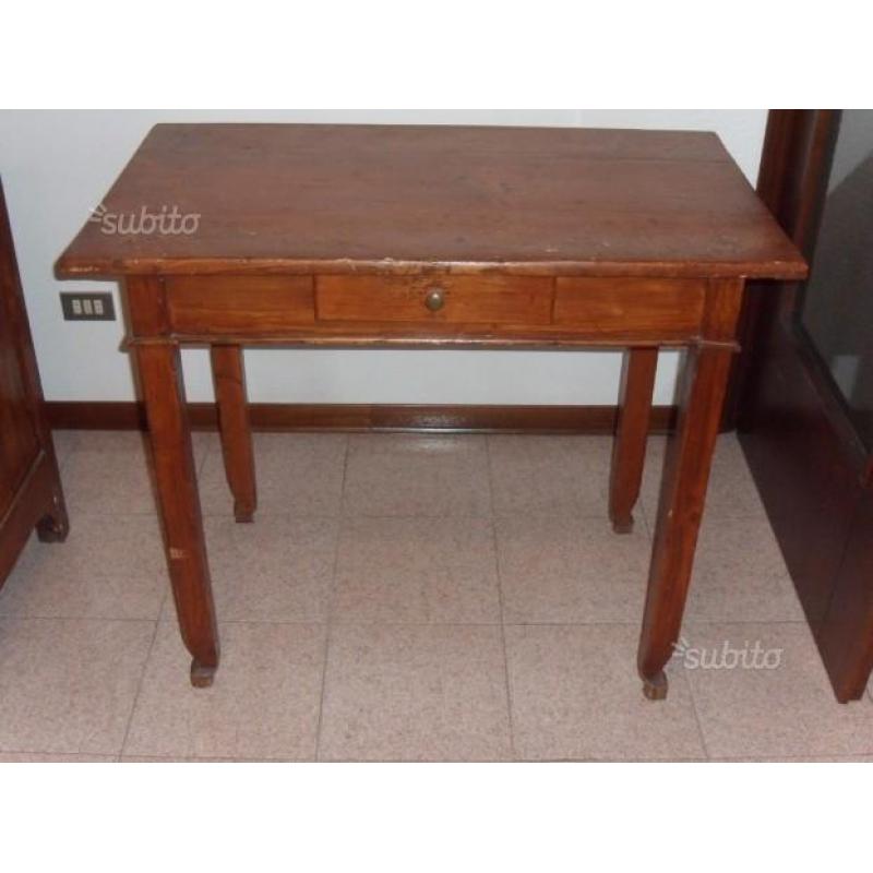Tavolino fine 800 in essenza di abete