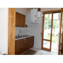 Ampio trilocale con giardino privato e box