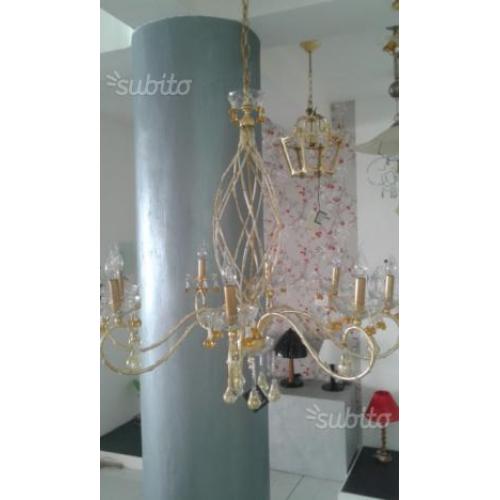 Merce Stock e singola illuminazione lampadari