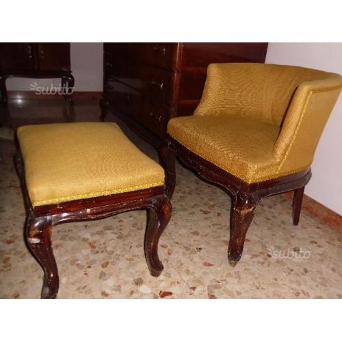 Due poltrone e sgabellino
