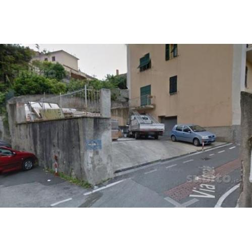 Locale 100 mq + piazzale carrabile 100 mq Sestri P