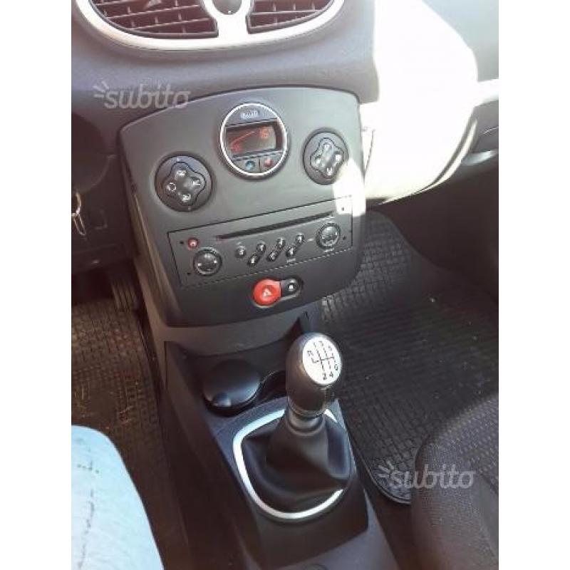 RENAULT Clio 3ª serie - 2005