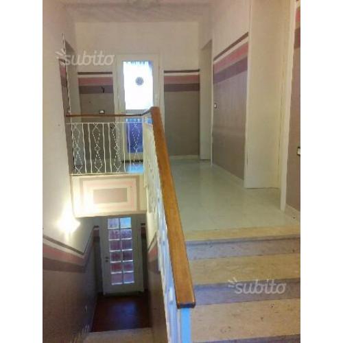 Porzione di villa indipendente su 4 lati 130mq