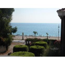 Calabria Jonio app. in villa a 100 mt. dalla spiag