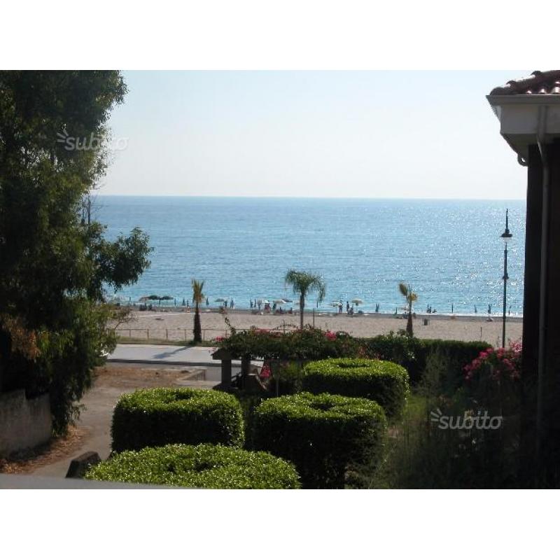 Calabria Jonio app. in villa a 100 mt. dalla spiag