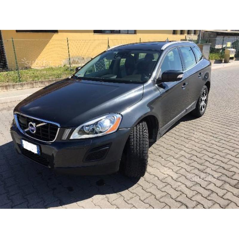 VOLVO XC60 d5 awd (4x4)- summum