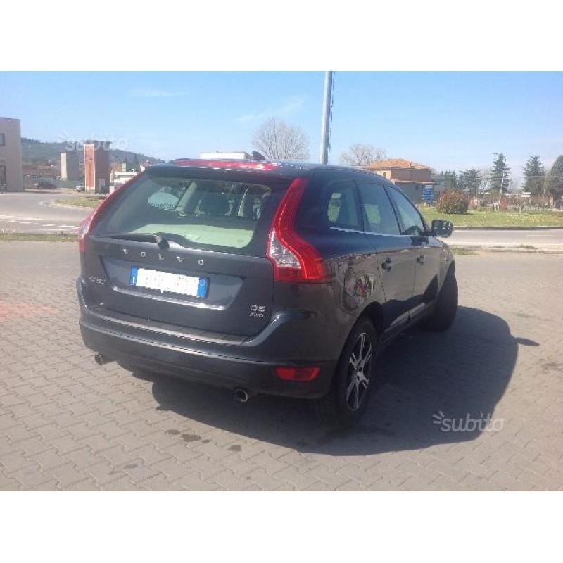 VOLVO XC60 d5 awd (4x4)- summum