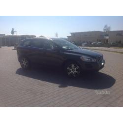 VOLVO XC60 d5 awd (4x4)- summum