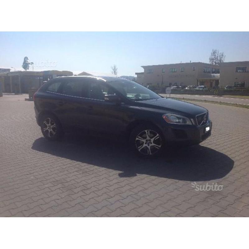 VOLVO XC60 d5 awd (4x4)- summum
