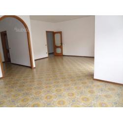 Ampia quadratura ad. Via Epomeo