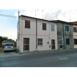 Codigoro, Casa a Schiera