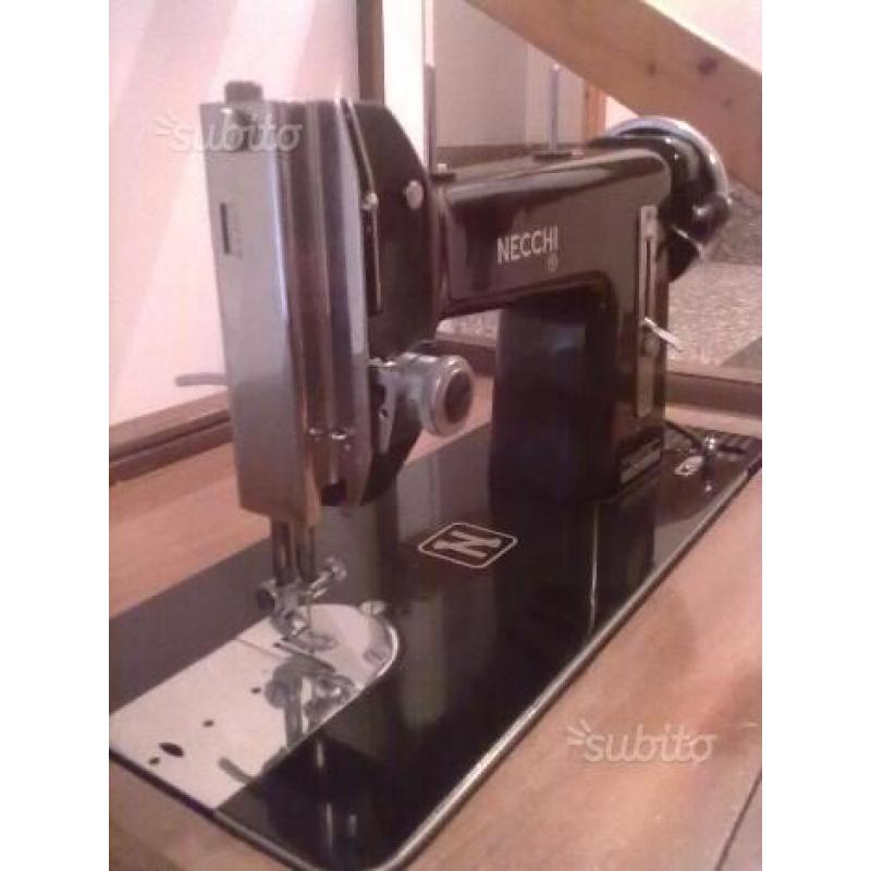 Macchina da cucire Necchi BF