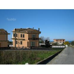 Terreno con progetto approvato per due ville