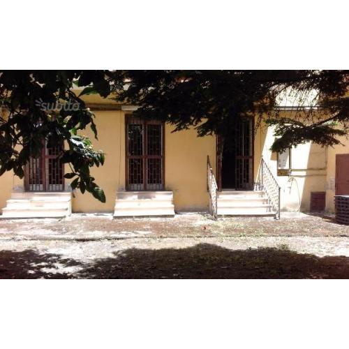 PRESSI VIA PIO XII appartamento con ampio giardino