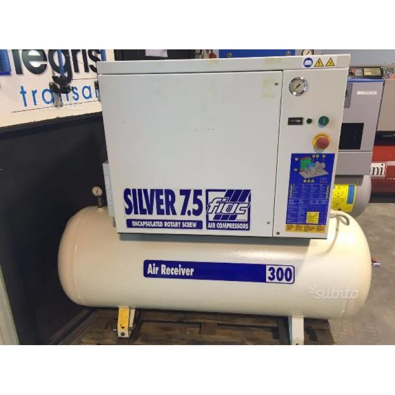 Compressore a vite con serbatoio