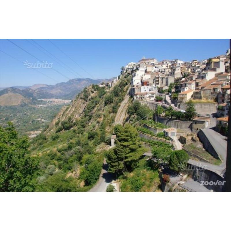 Teereno panoramico Gole Alcantara
