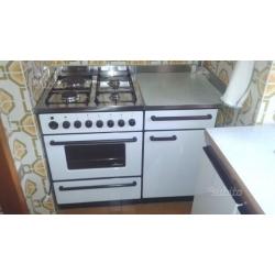 Cucina De Manincor con mobile lavello