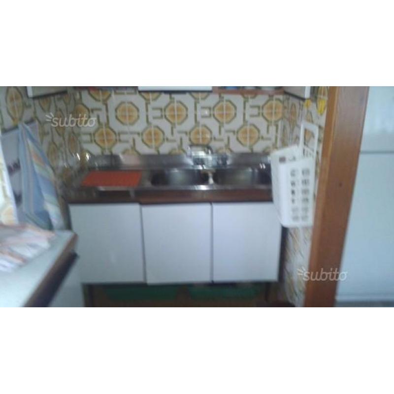 Cucina De Manincor con mobile lavello