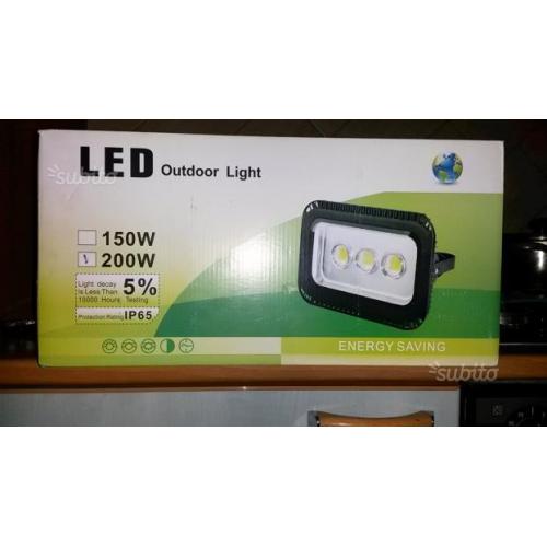 Faro led 200 volt
