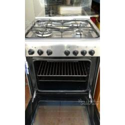 Cucina a gas con forno elettrico