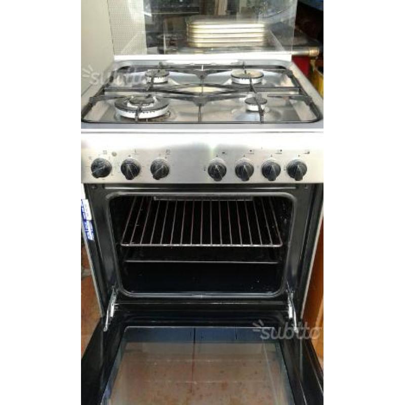 Cucina a gas con forno elettrico