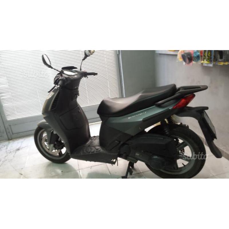 Aprilia sportcity 200