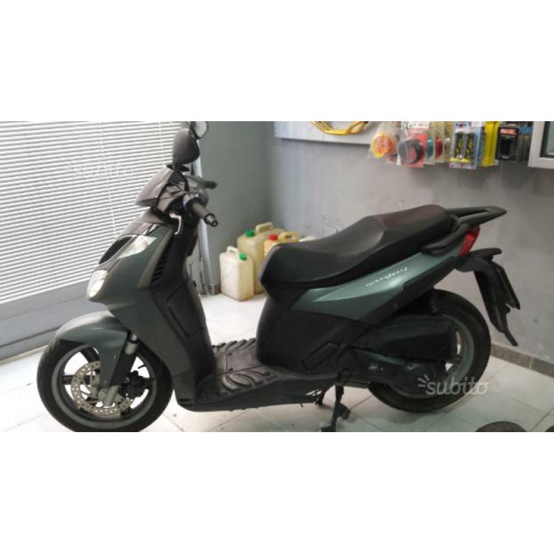 Aprilia sportcity 200