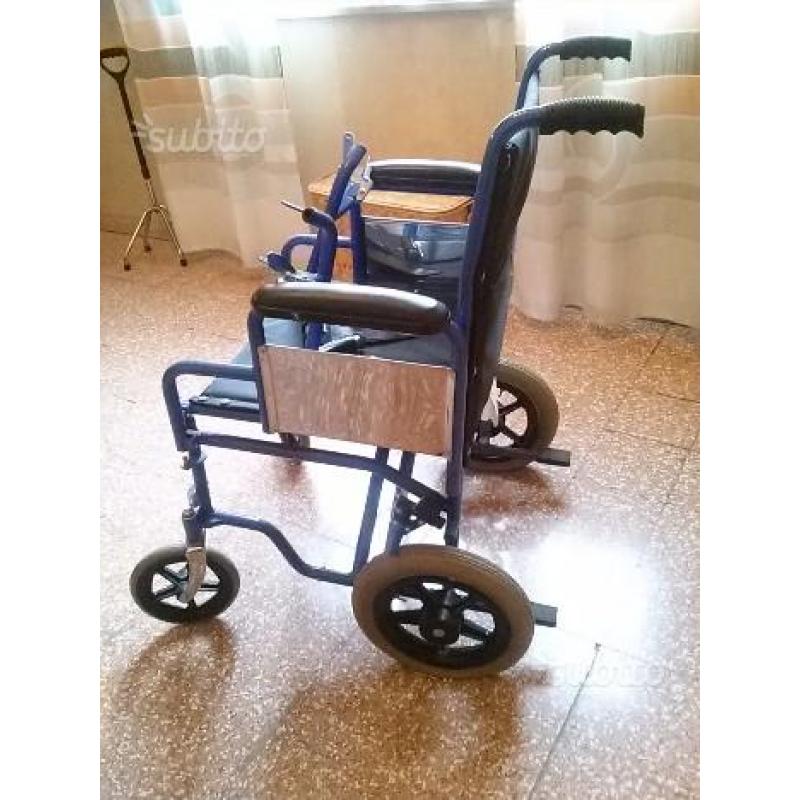 Sedia a rotelle pieghevole