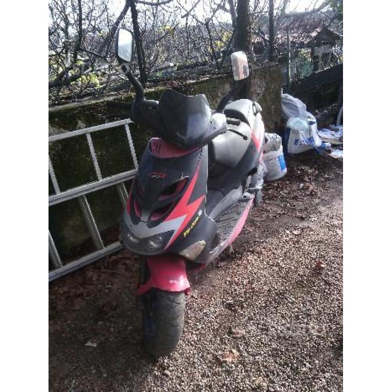 Aprilia SR 50 ditech troy corser