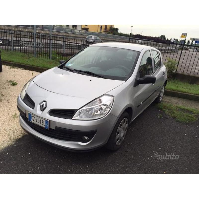 RENAULT Clio 1.4 16V cat 5 porte Confort Dynamiq