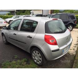 RENAULT Clio 1.4 16V cat 5 porte Confort Dynamiq