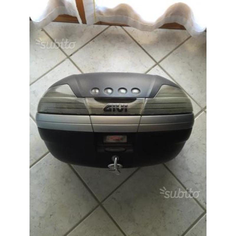 Bauletto Givi V46 e piastra Dorsoduro