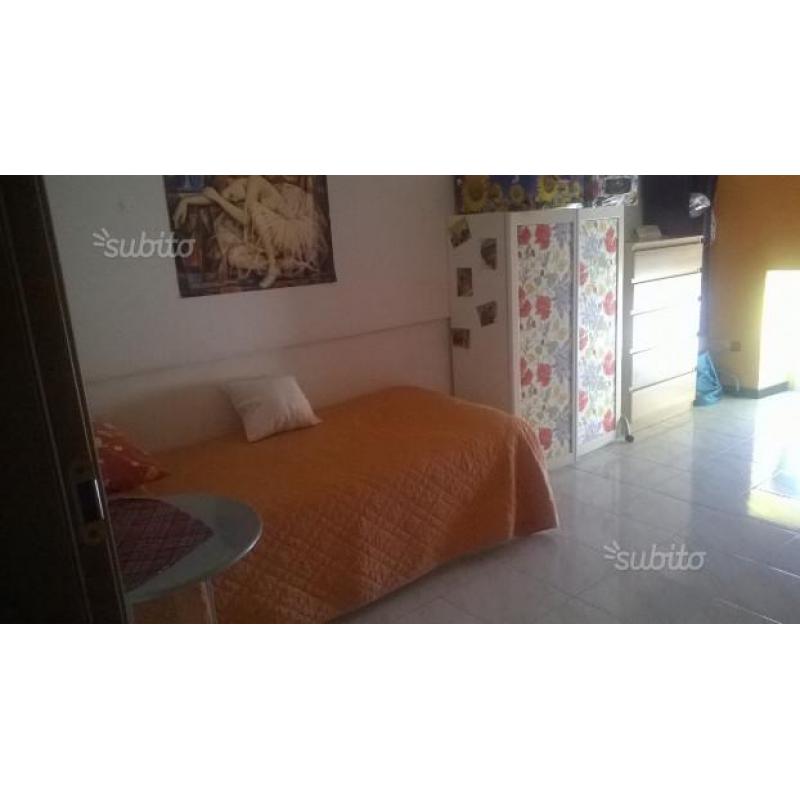 Piazza Bologna singola per ragazza