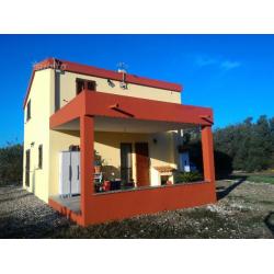 San Sperate. Villa singola con giardino piantumato