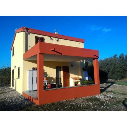 San Sperate. Villa singola con giardino piantumato