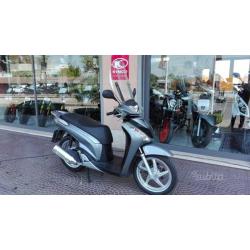 HONDA SH 150 Passaggio e garanzia in omaggio.