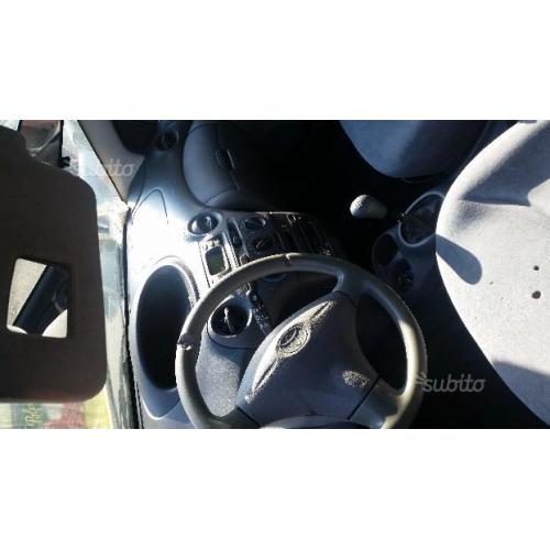 TOYOTA Yaris 3ª serie - 2000
