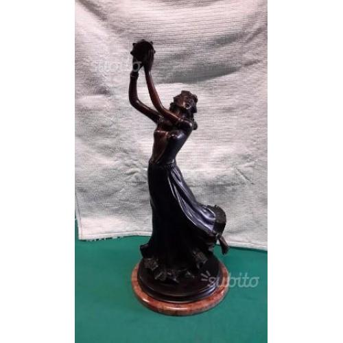 Statua in bronzo danzatrice con tamburello