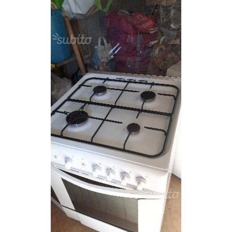 Cucina a gas 4 fuochi usata pochissimo