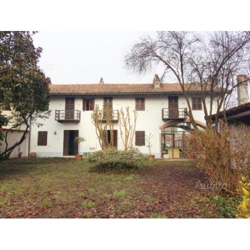 CASALE INDPDENTE SIGNORILE RUSTiCI TERRENO 2300MQ