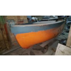 Barca a motore