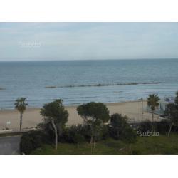 Riviera trilocali di 80 mq vista mare 50 mt. mare